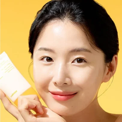 Le Celimax Pore+ Dark Spot Brightening Care Sunscreen SPF50+ protège la peau des UV tout en aidant à réduire les taches et unifier le teint. Commandez au meilleur prix en Algérie, produits coréens originaux.